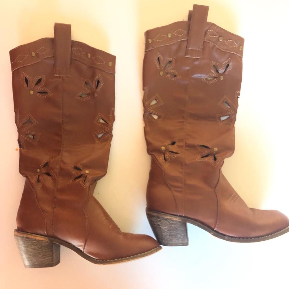 Pre-owned cowboy style boots